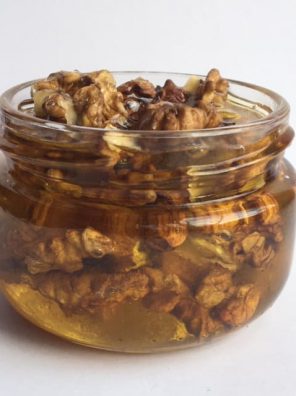 Грецкие орехи с мёдом 100 мл