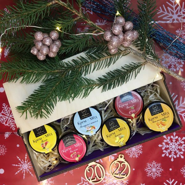 Подарочный набор с крем медом «Новогодние подарки»